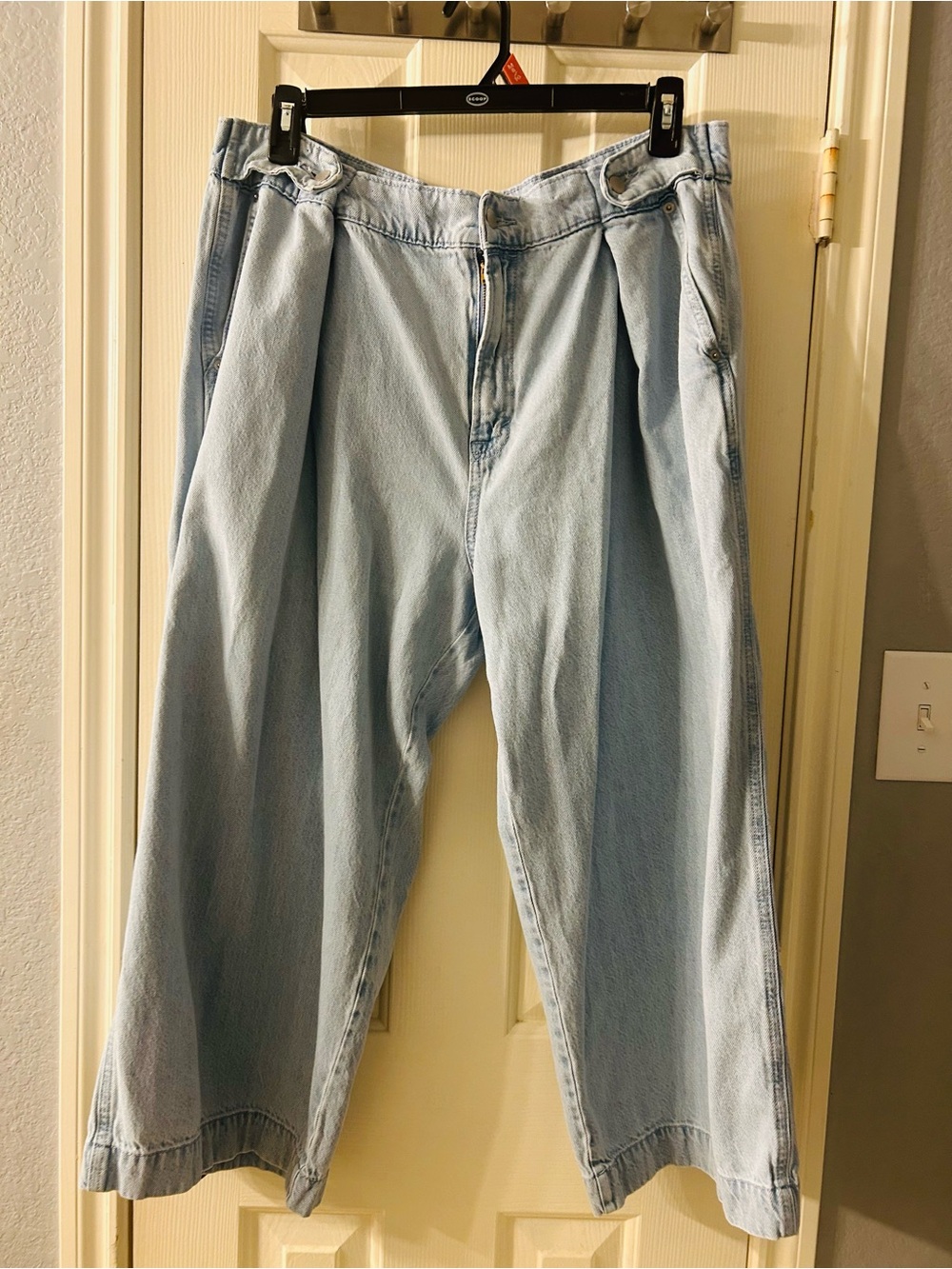 Universal Thread Light Blue Relaxed Pleated Men’s Jeans